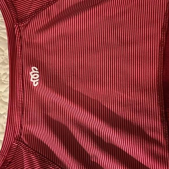 Maurices in motion athletic top size 1X maroon - Picture 6 of 8